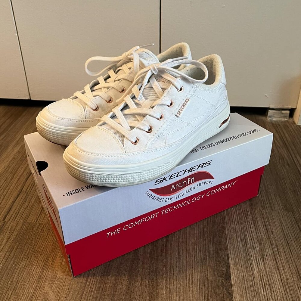 Skechers Arch Fit Arcade - Meet Ya There Sneaker